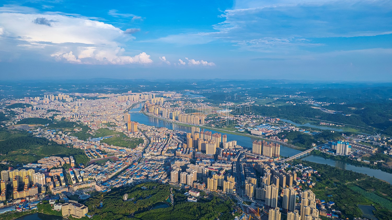 航拍隆回全景，隆回县城的全景图