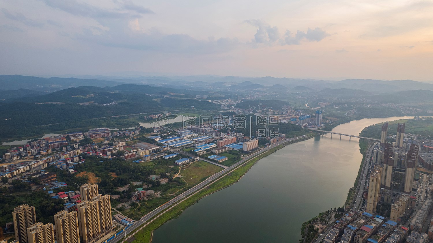 隆回夕阳，赧水河畔的县城风景