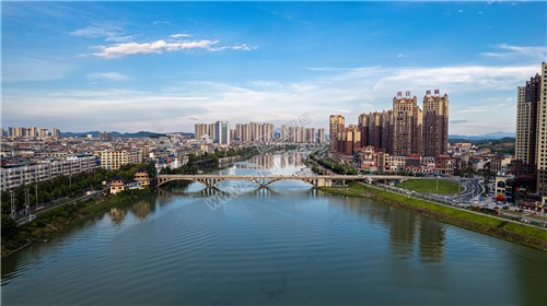隆回大桥河岸两边风景