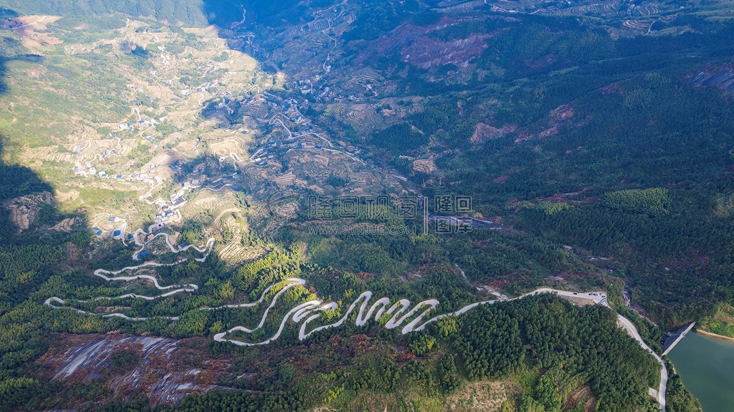 云端上的草原村，呜哇山歌发祥地