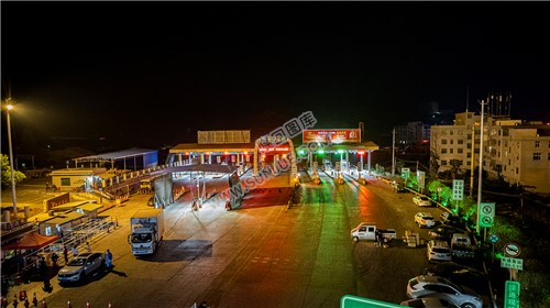隆回封城第二天，街面已经管控，严禁外出