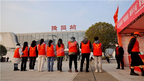 袁树雄与粉丝在隆回高铁站见面会，各地网红前来打卡