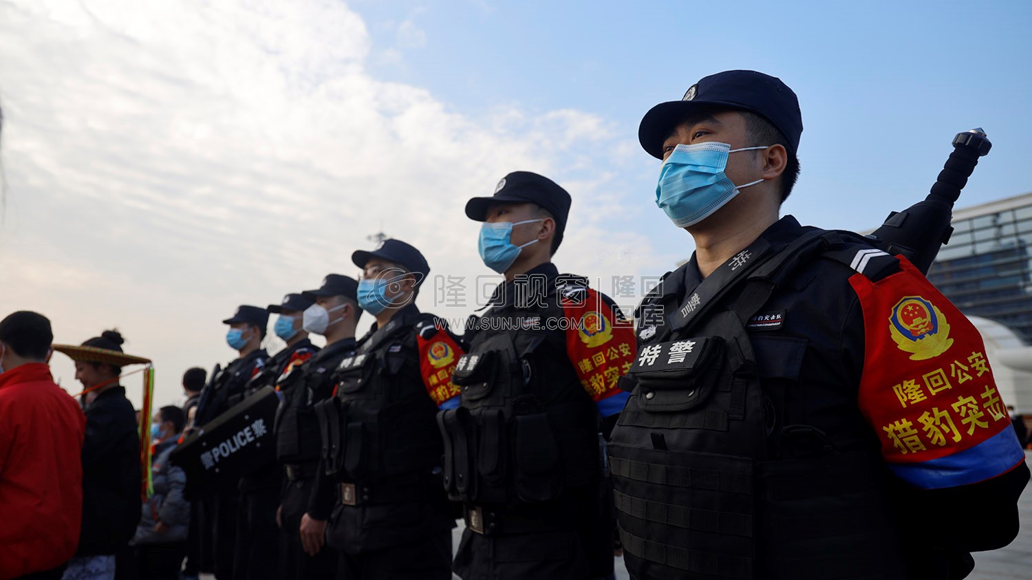 早安隆回唱响高铁站，万人空巷！