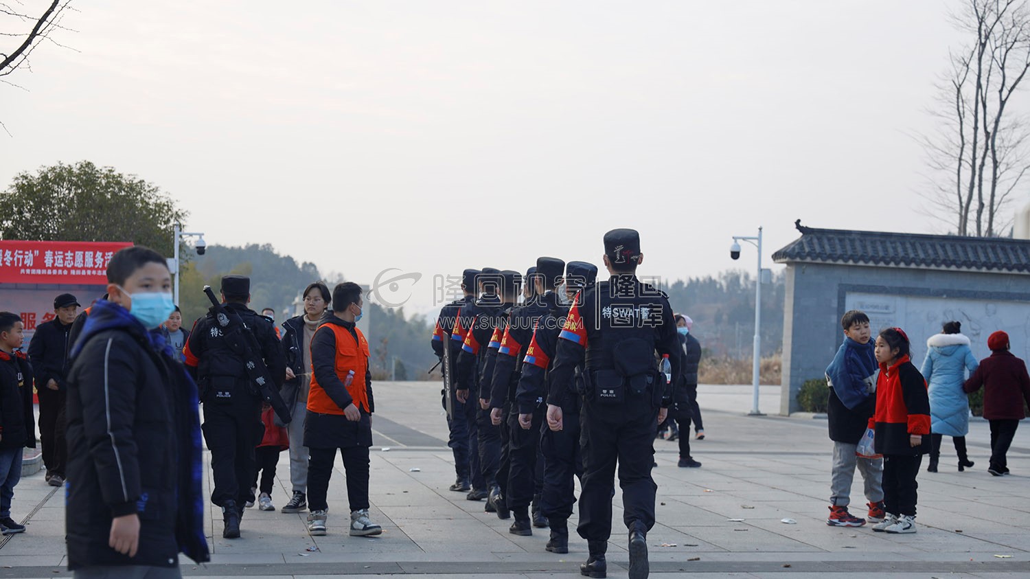 早安隆回唱响高铁站，万人空巷！