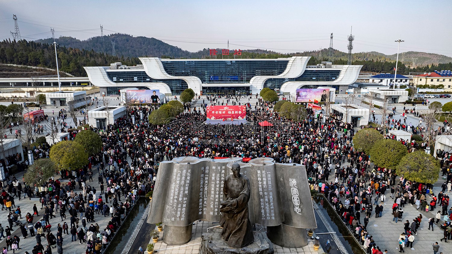 早安隆回唱响高铁站，万人空巷！