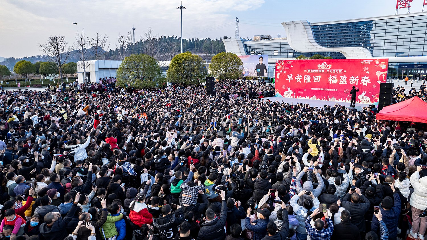 早安隆回唱响高铁站，万人空巷！