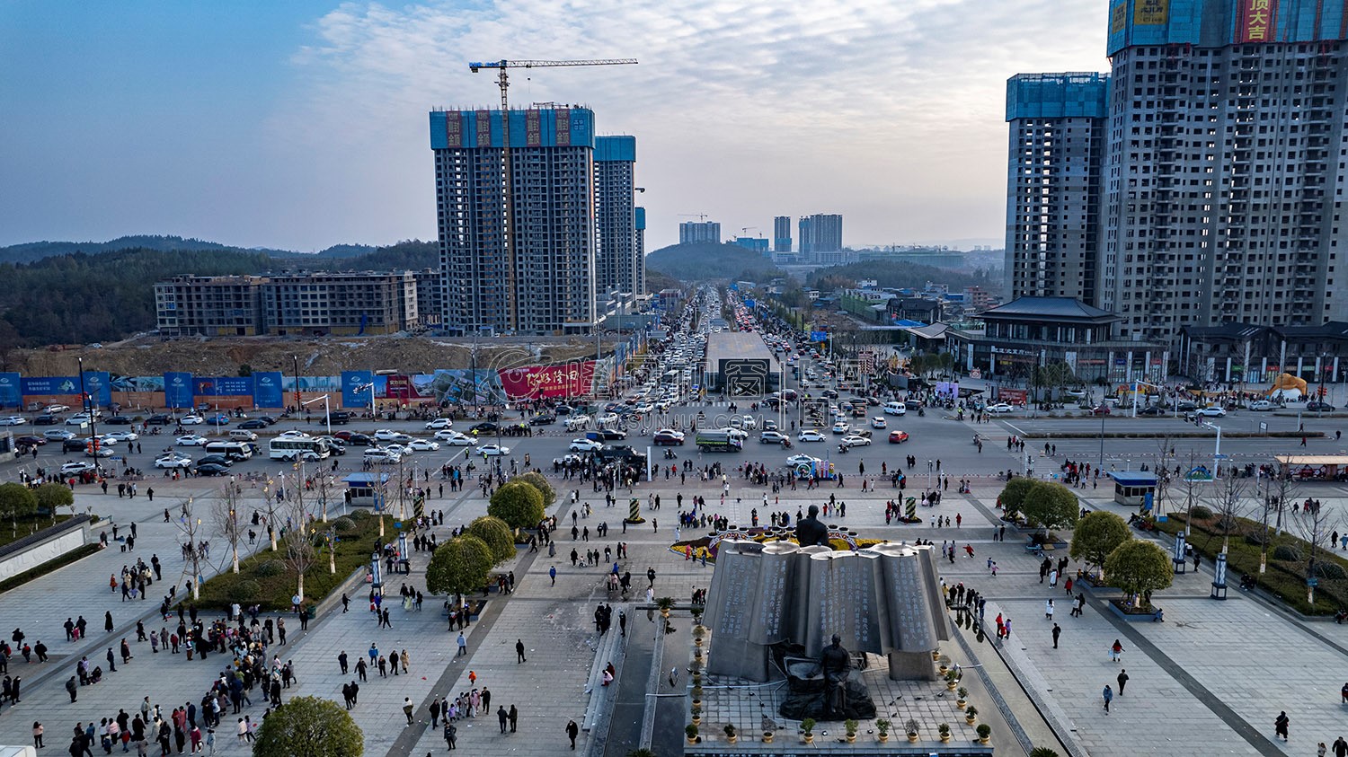 早安隆回唱响高铁站，万人空巷！