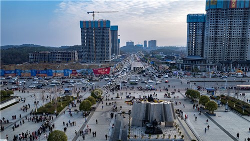 早安隆回唱响高铁站，万人空巷！