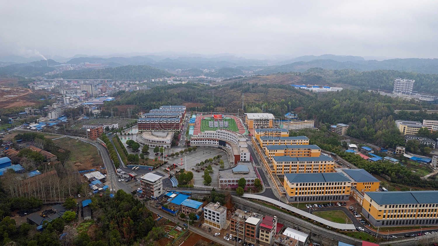 电影《永不独行》隆回首映