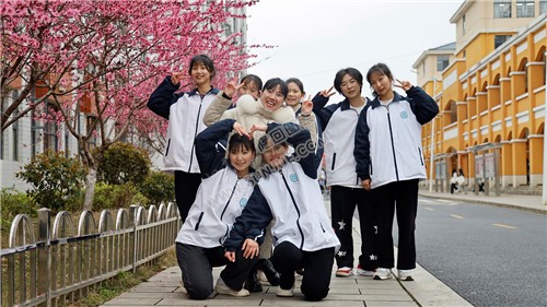 电影《永不独行》隆回首映