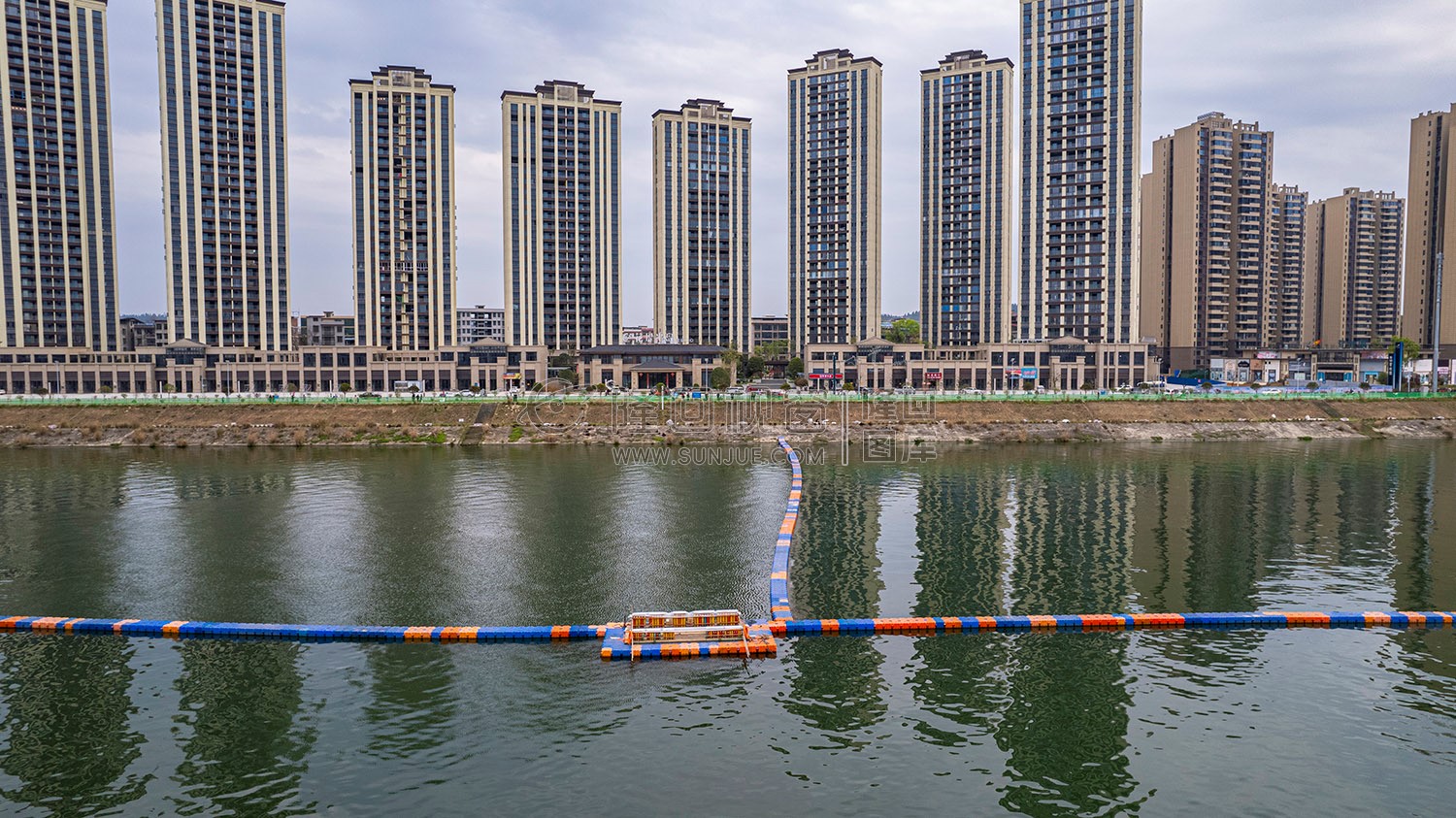 隆回烟花秀前一天布置