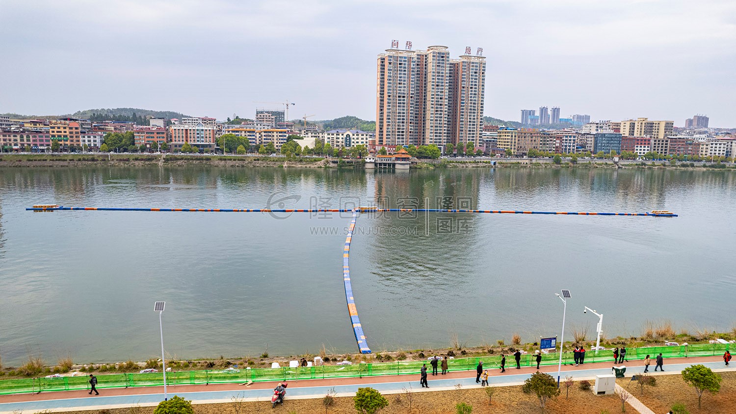 隆回烟花秀前一天布置