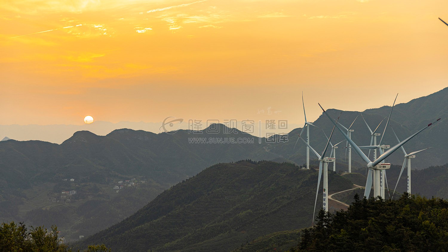 十重大界，一脚踏三县