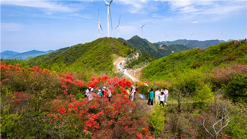 十重大界，一脚踏三县