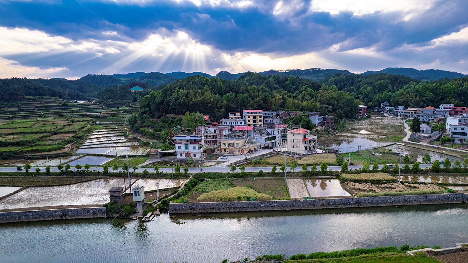 优先村的晚春