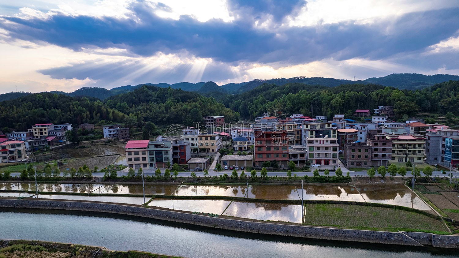 优先村的晚春