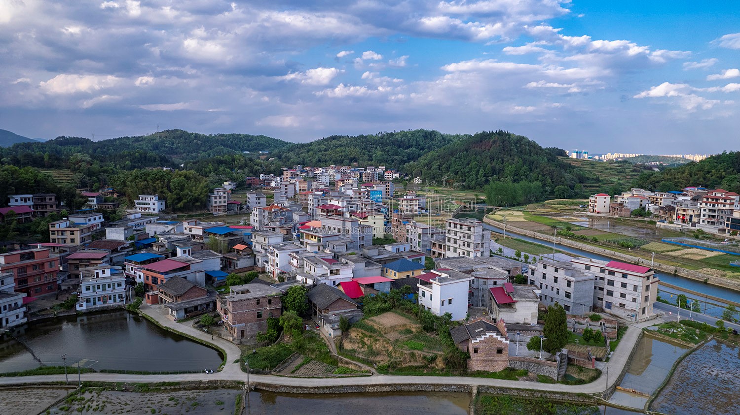优先村的晚春