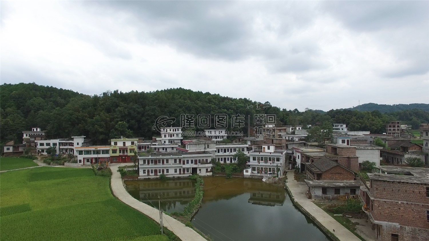 优先村，隆武公路修建中