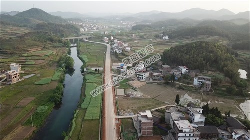 优先村，春秋的乡村风光