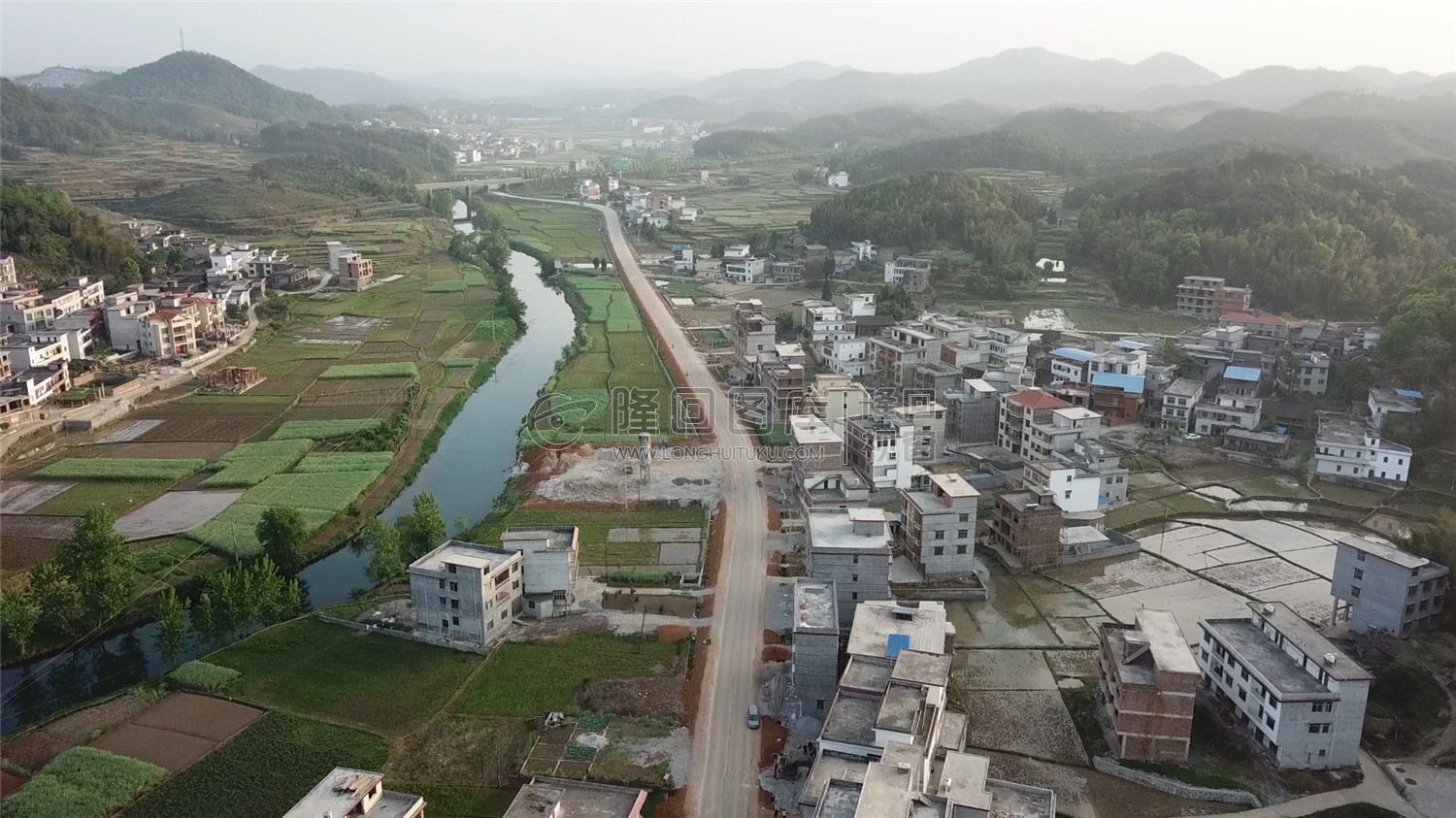 优先村，春秋的乡村风光