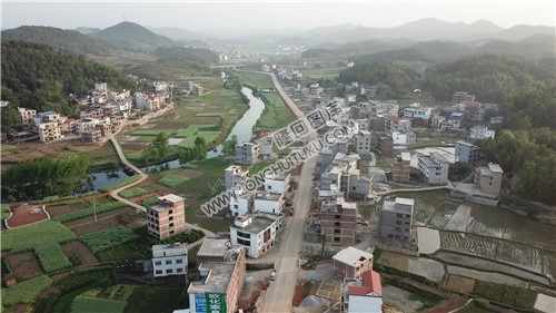 优先村，春秋的乡村风光