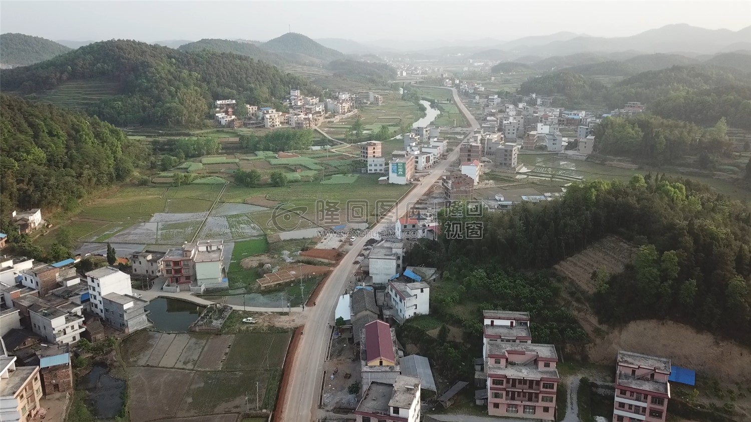 优先村，春秋的乡村风光