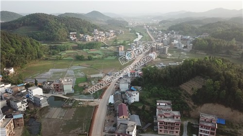 优先村，春秋的乡村风光