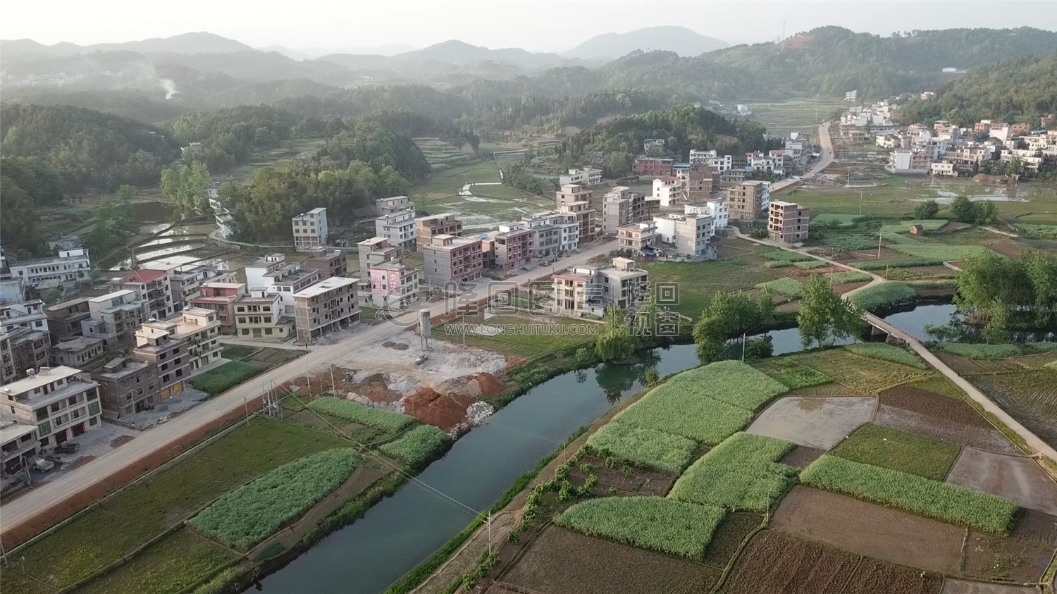 优先村，春秋的乡村风光