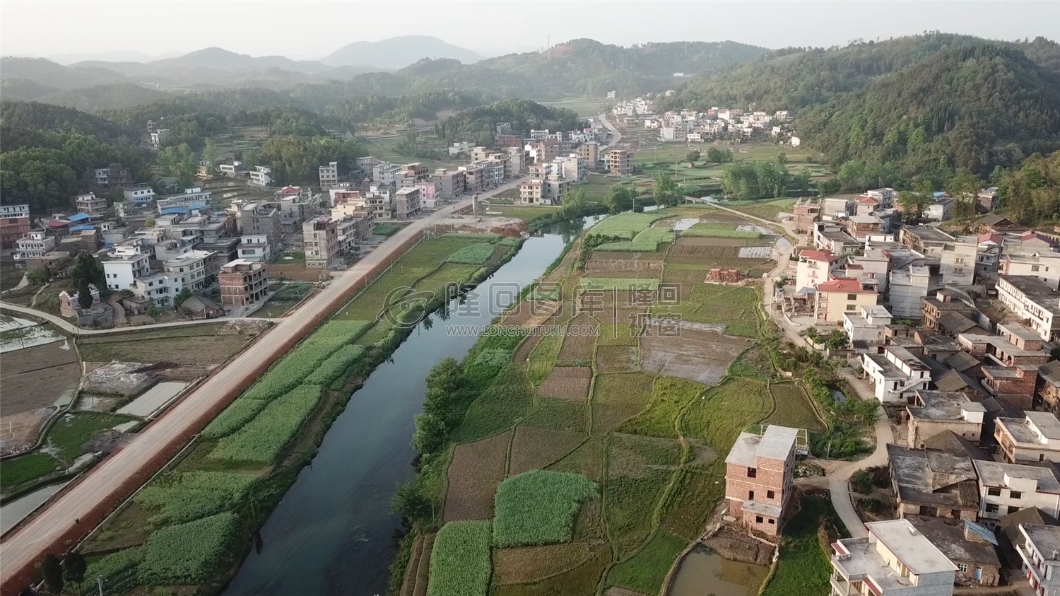 优先村，春秋的乡村风光