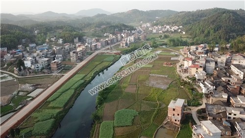 优先村，春秋的乡村风光