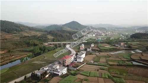 优先村，春秋的乡村风光