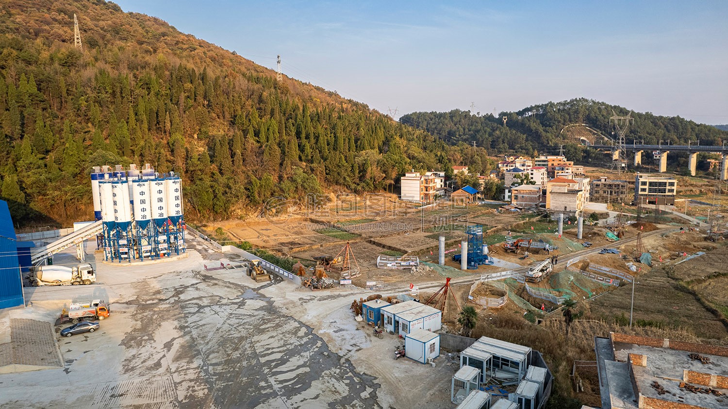 新新高速赧水特大桥，建设中