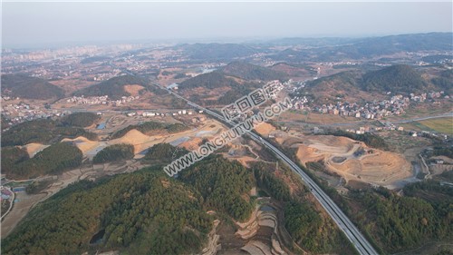 新新高速屋主塘枢纽，建设中