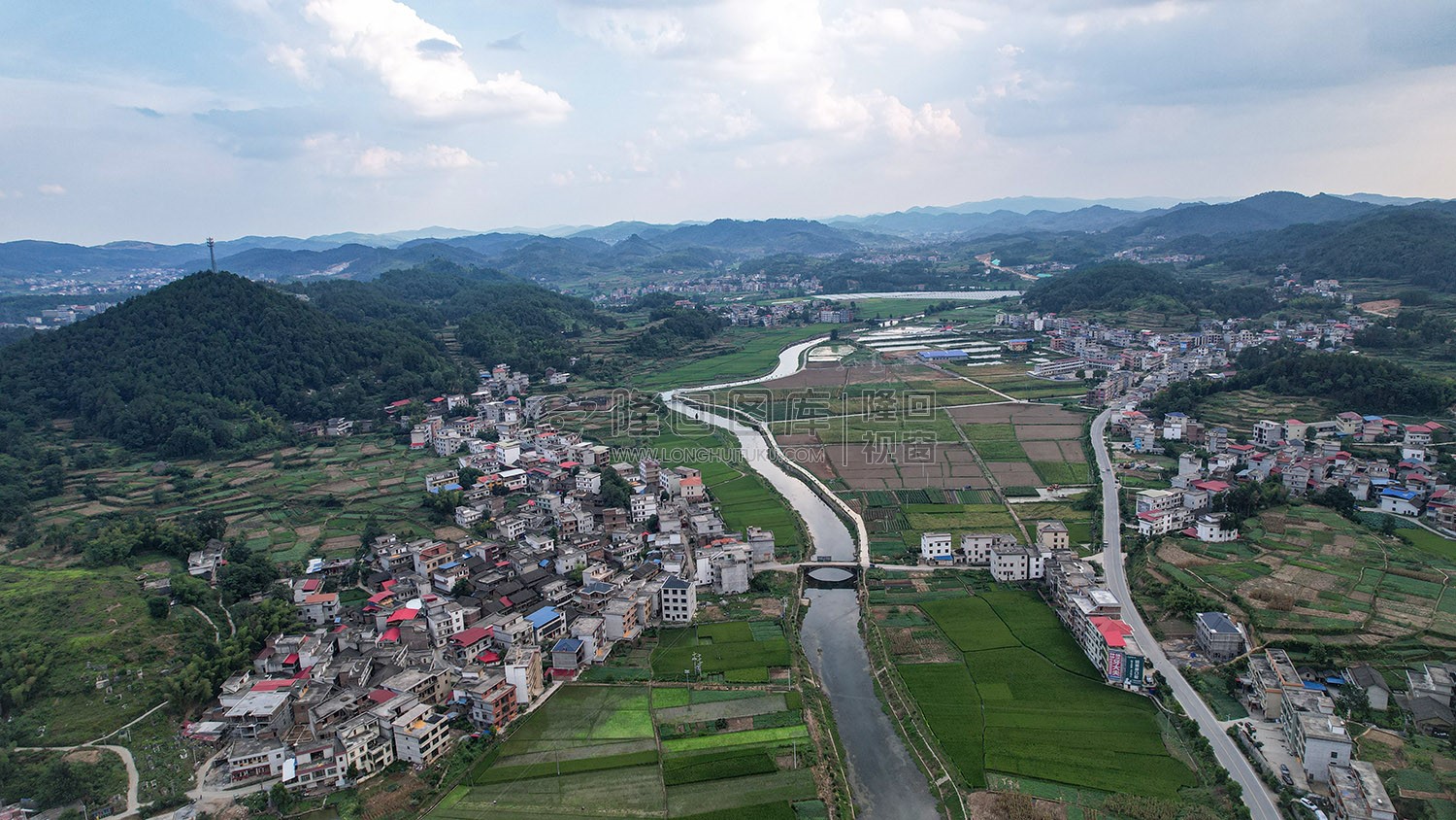 屋主塘枢纽，山体开挖完成