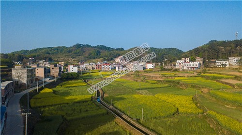石笋寨,一座像春笋的石山!