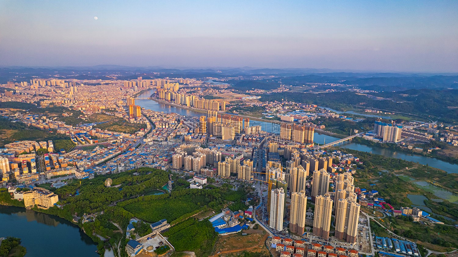 隆回全景航拍，县城全景