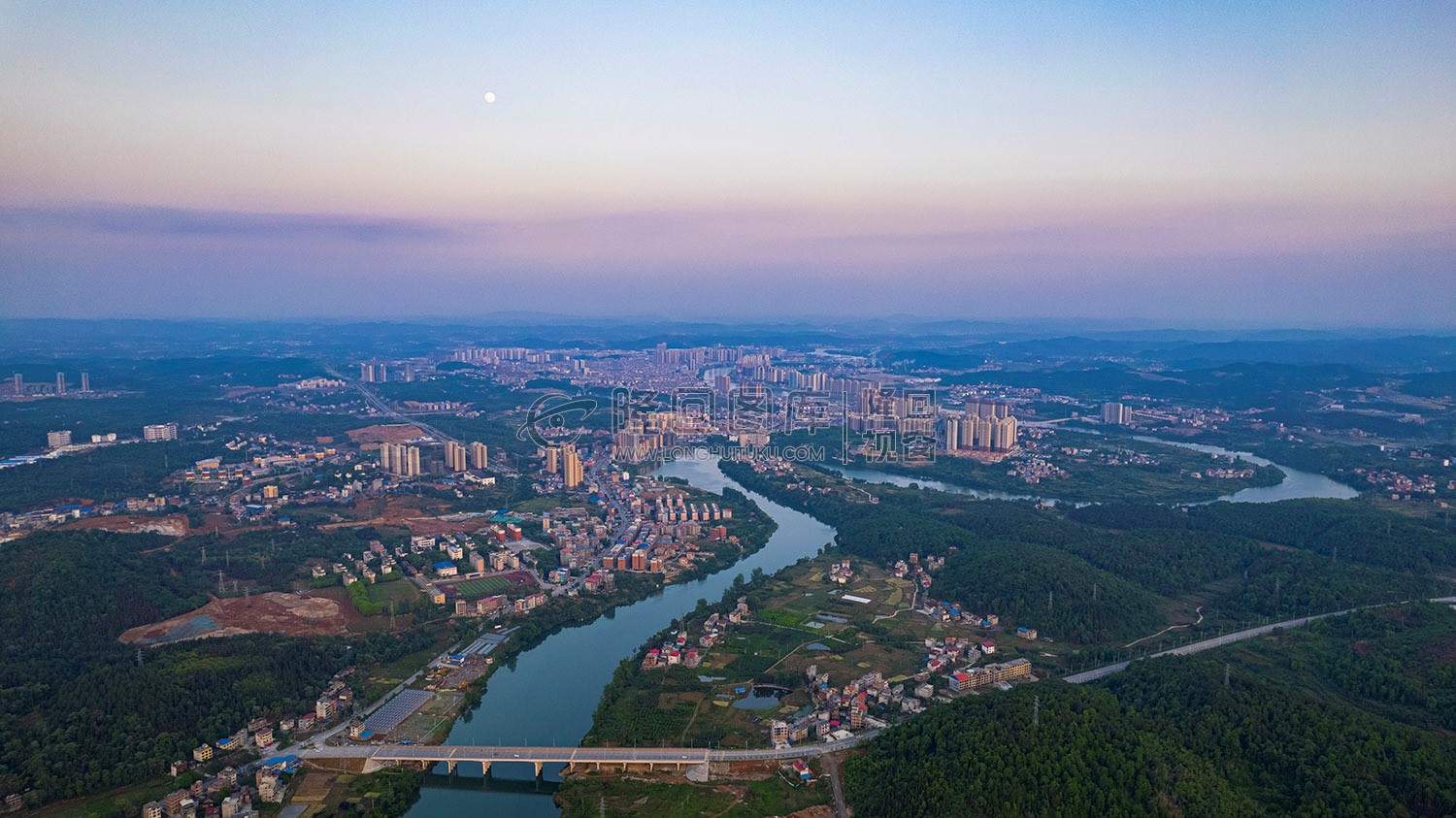 隆回全景航拍，县城全景