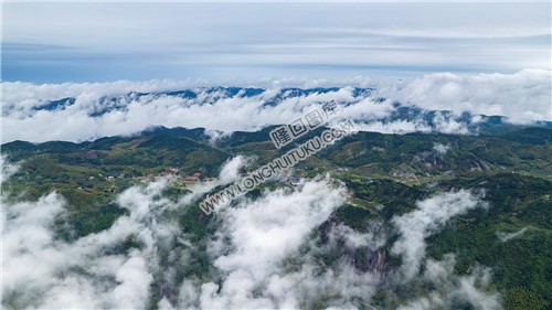 草原村的云海