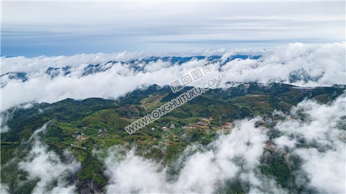 草原村的云海