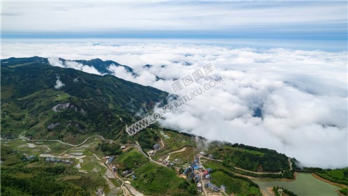 草原村的云海