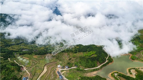 草原村的云海