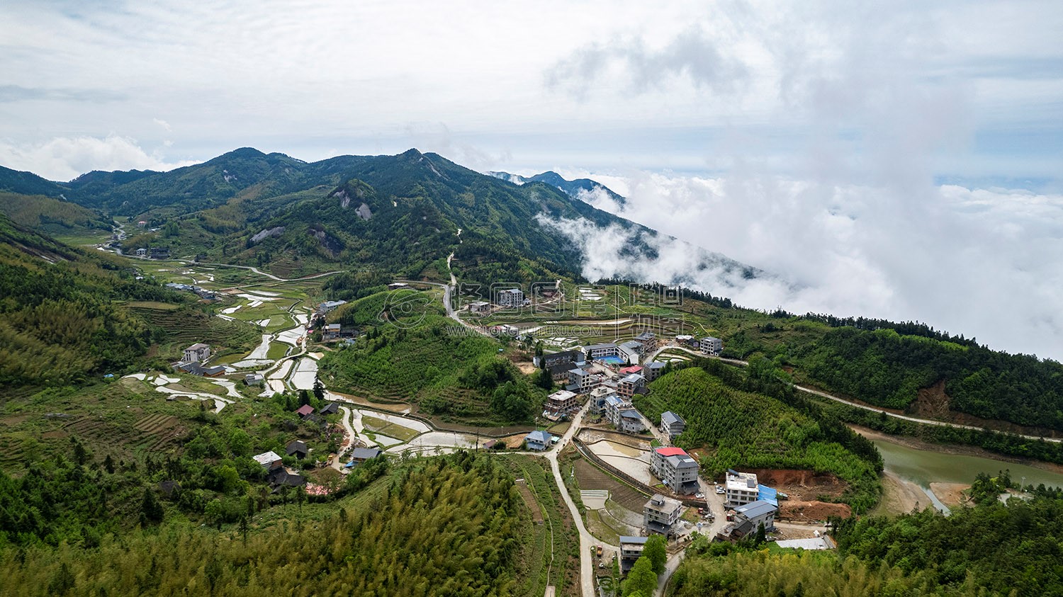 草原村的云海