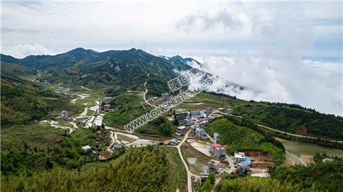 草原村的云海