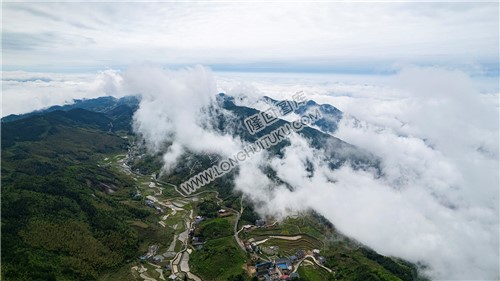 草原村的云海