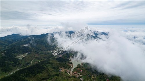 草原村的云海