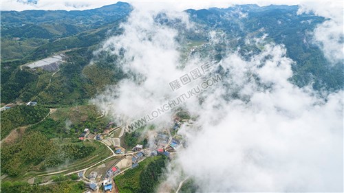 草原村的云海