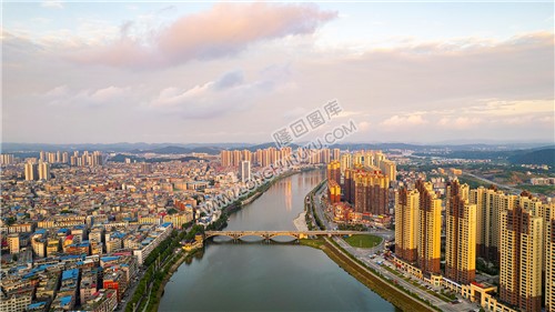 隆回县城赧水河岸风光