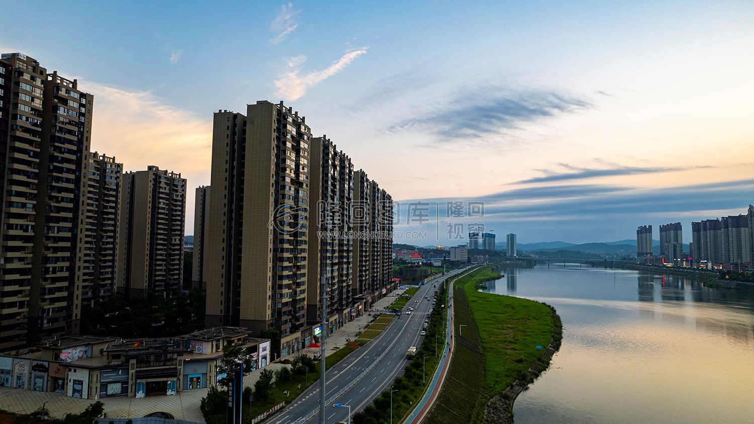 隆回县城赧水河岸风光