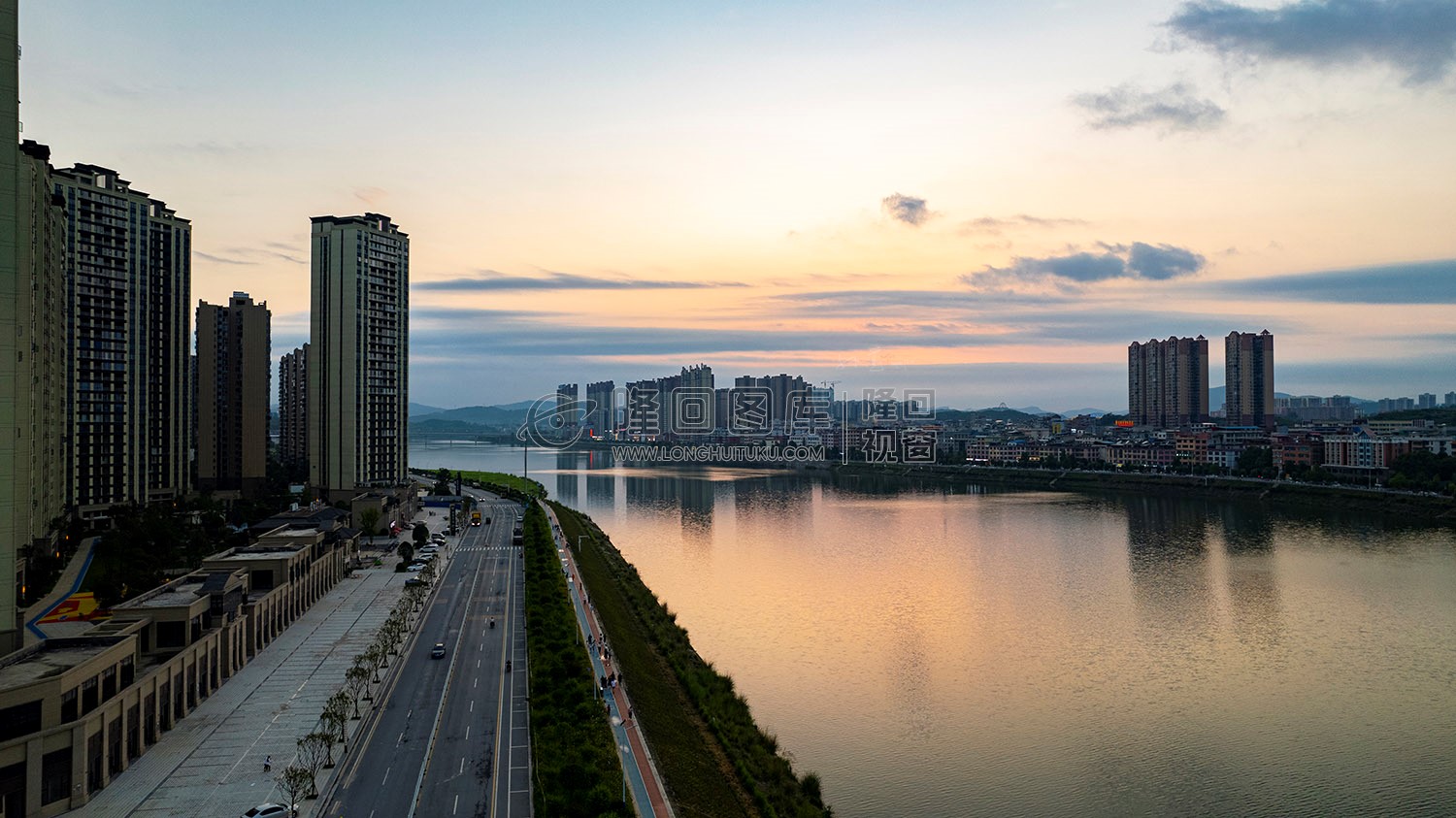 隆回县城赧水河岸风光