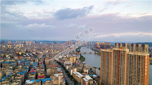 隆回县城赧水河岸风光